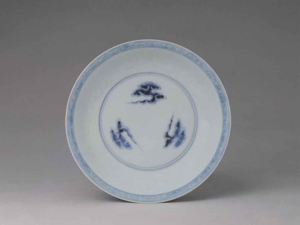 图片[2]-Blue and white cloud dragon plate-China Archive